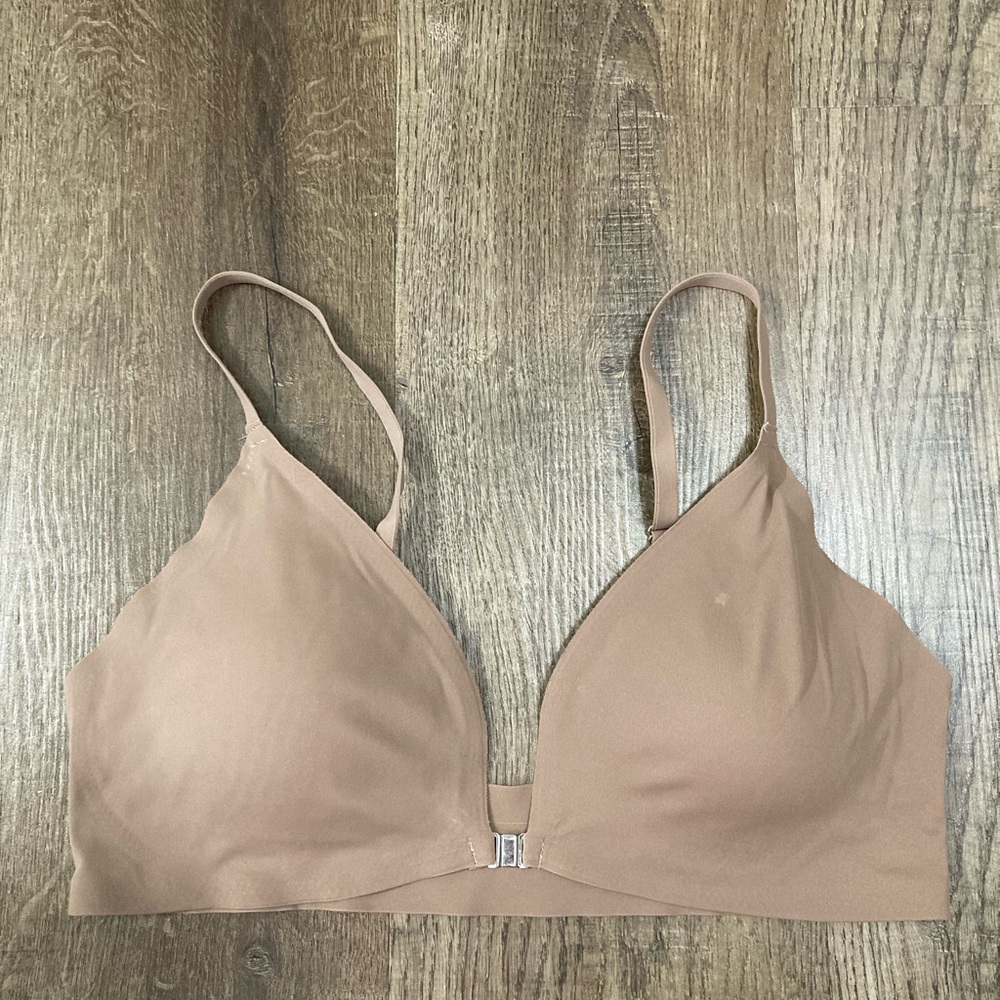 Seamless Nude Wireless Bra with Front Closure
